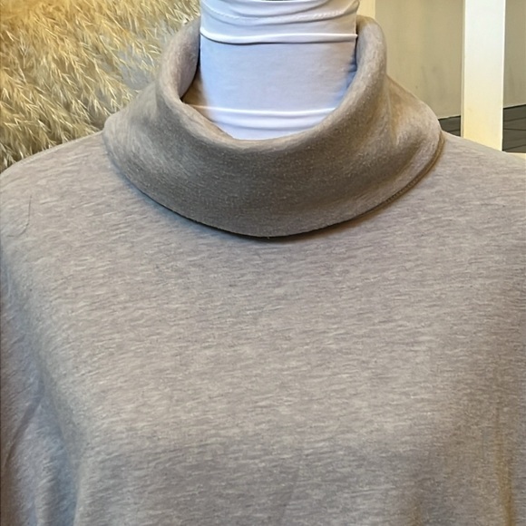 The North Face Gray Slacker Poncho Sweater Size Medium - Picture 2 of 9